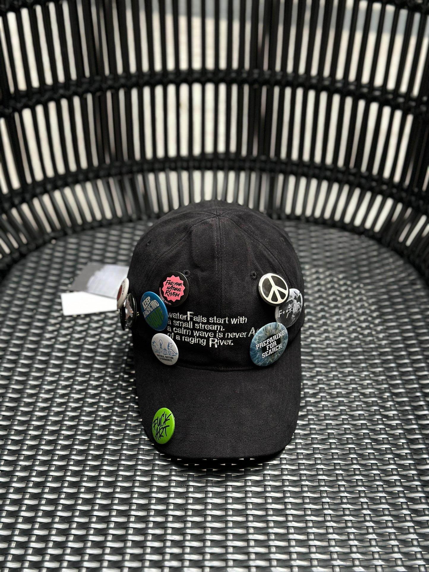 Far archive - Pin Quote Cap